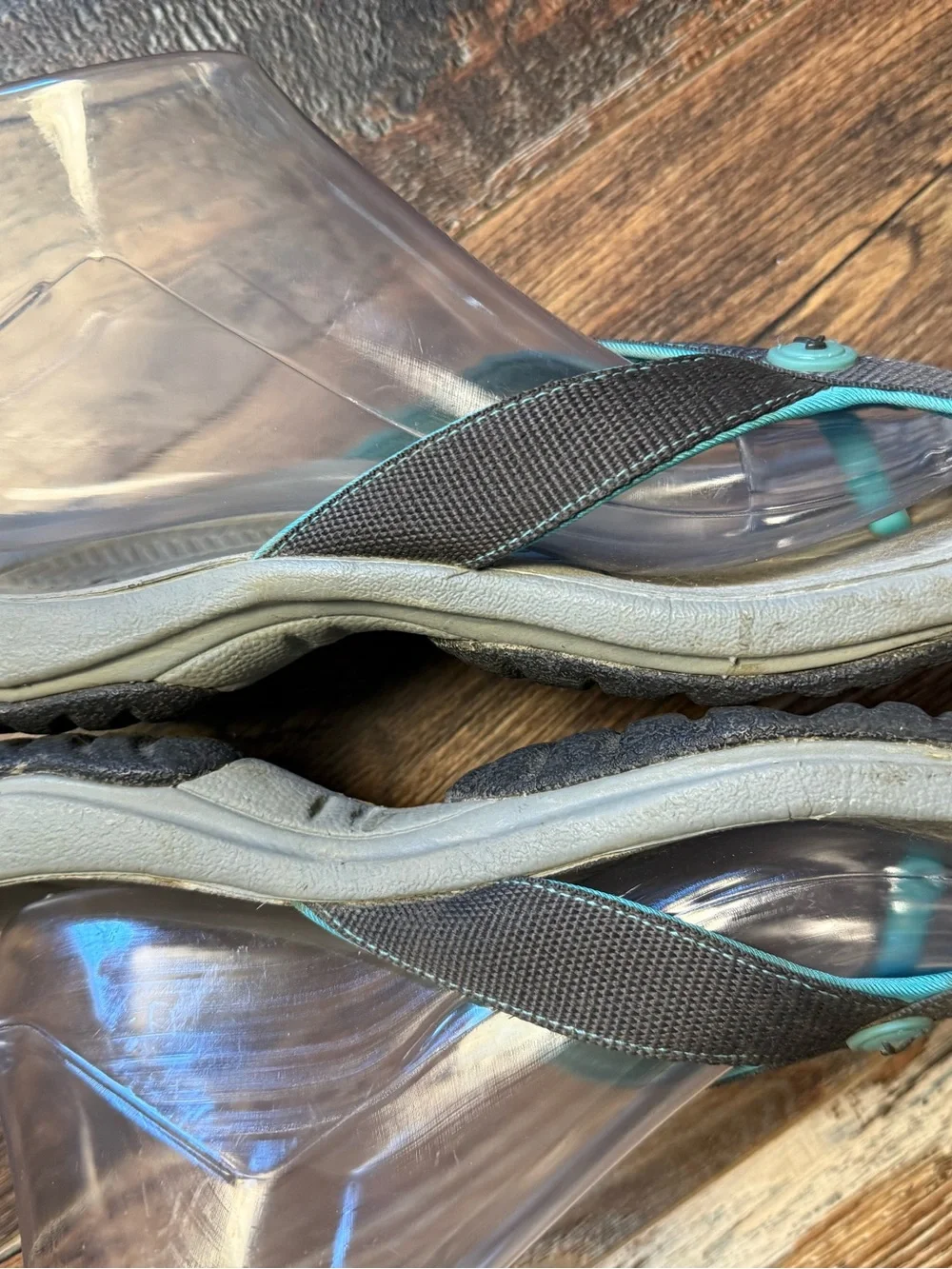 KEEN Waimea Men's Size 8.5 Gray W/ Blue  Toe Guard Thong Sandals Flip Flops.